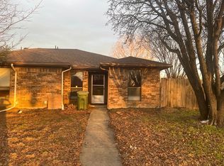 702 Cory St, Grapevine, TX 76051