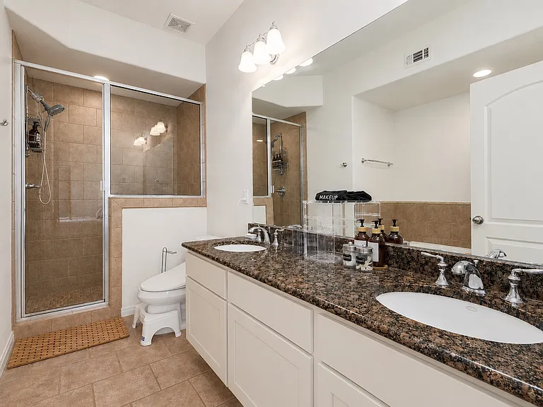 1115 Kinney Ave #19 — Photo 18