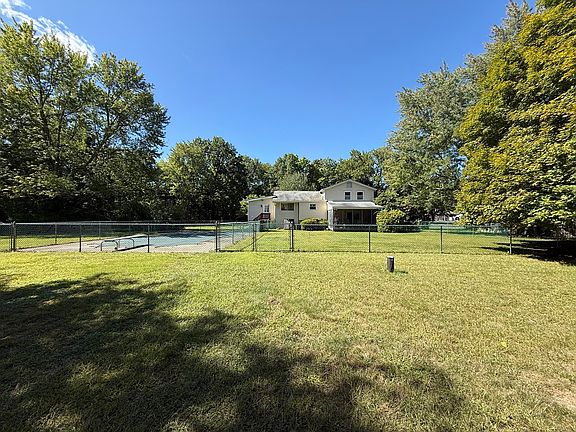 3rd image of 297 Montgomery Rd