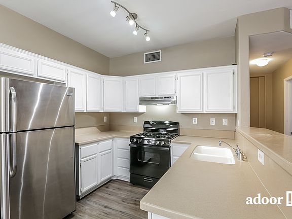5th image of 2110 Los Feliz St Unit 1012