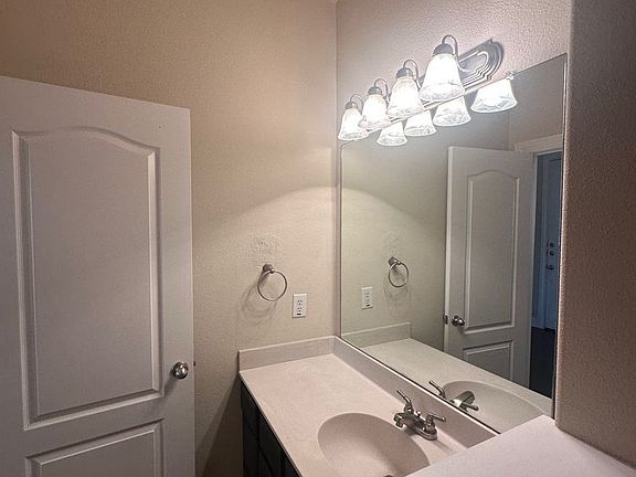 4th image of 2609 Hannah Cir