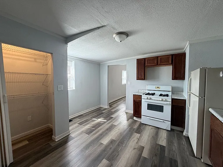 2015 Miller St #A — Photo 7