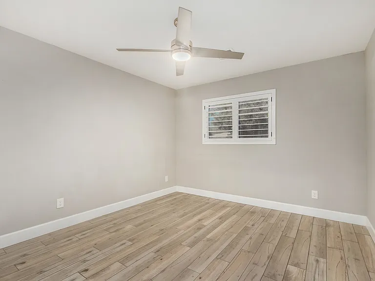 429 W Flower St — Photo 18