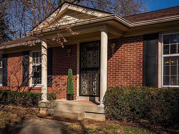 2nd image of 211 Dunbar Pl