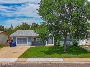 261 10th St E, Dickinson, ND 58601