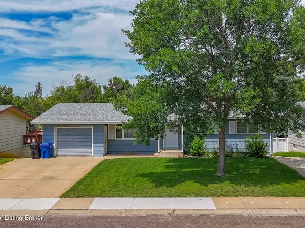 261 10th St E, Dickinson, ND 58601