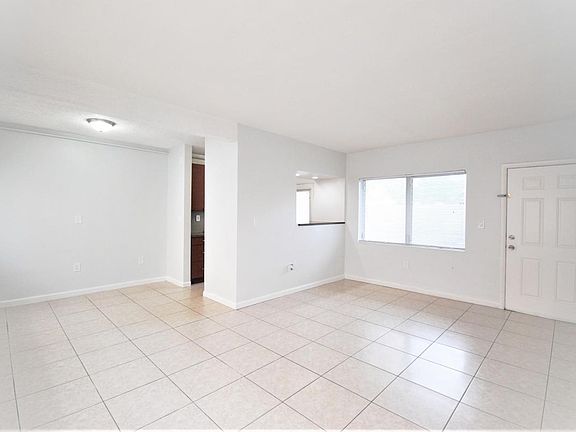 3rd image of 850 Bruce St APT 1