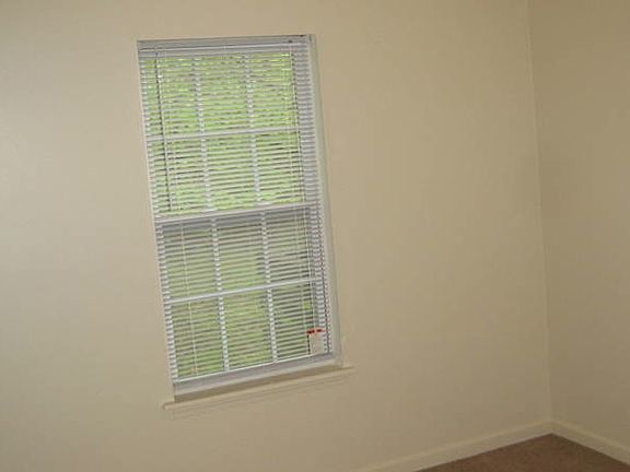 4th image of 414 Roselawn Dr