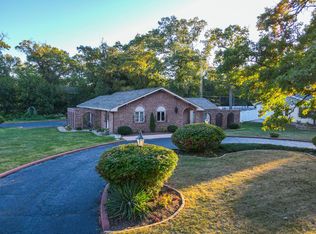 1698 Woodcrest Dr, Saint Anne, IL