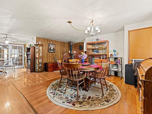 4th image of 577 Galice Rd