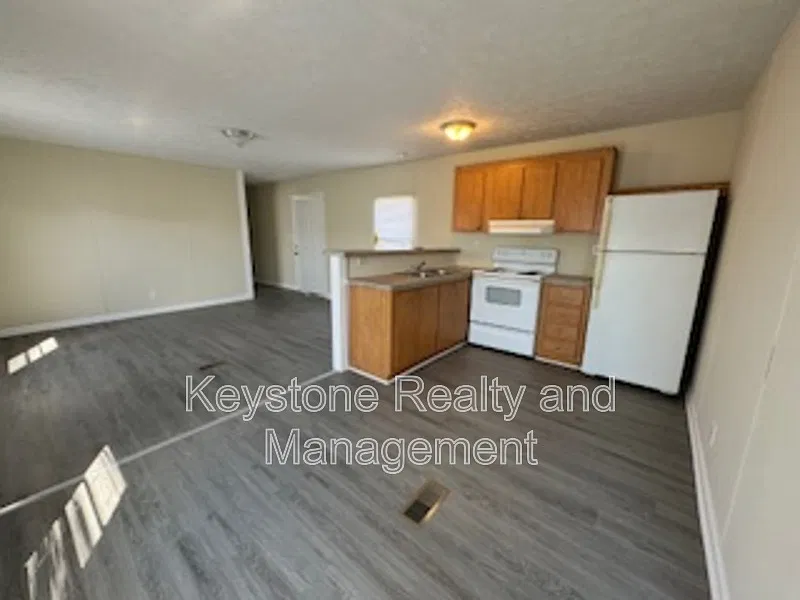 3 bed, 2.0 bath, 1120 sqft, $850 — Photo 3