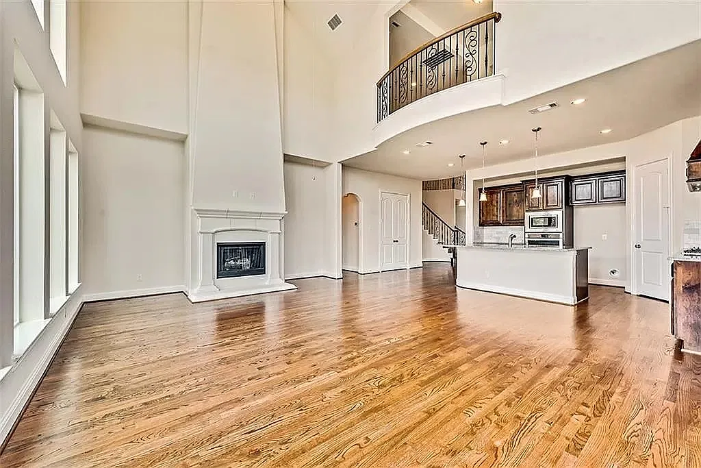 5 bed, 3.5 bath, 3770 sqft, $3,795 — Photo 4