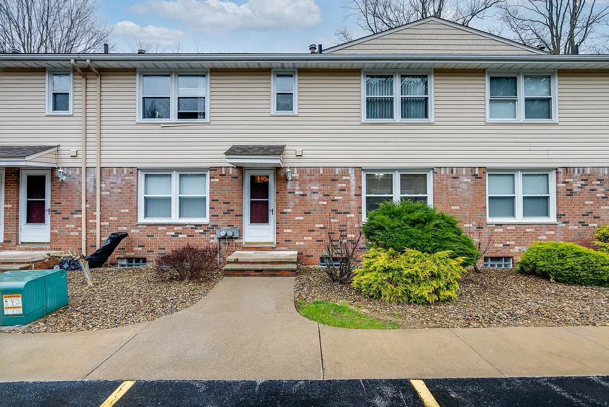 Building Photo - 5001 Manchester Rd #J
