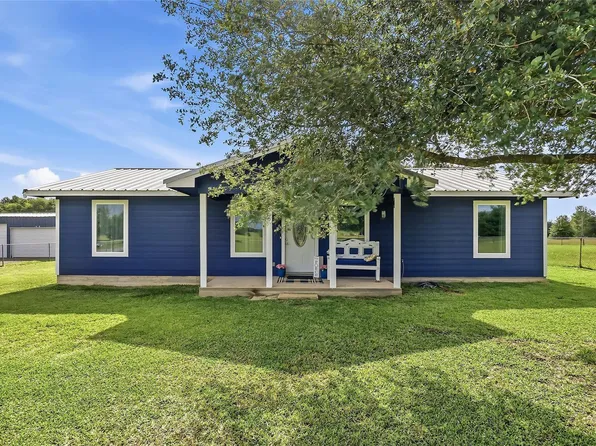 6366 Apple Ln, Madisonville, TX 77864
