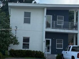 3146 NW 32nd St, Miami, FL