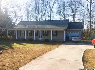 37 Oak Ave, Rainsville, AL 35986