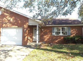 105 Twin Oaks Dr, Shiloh, IL