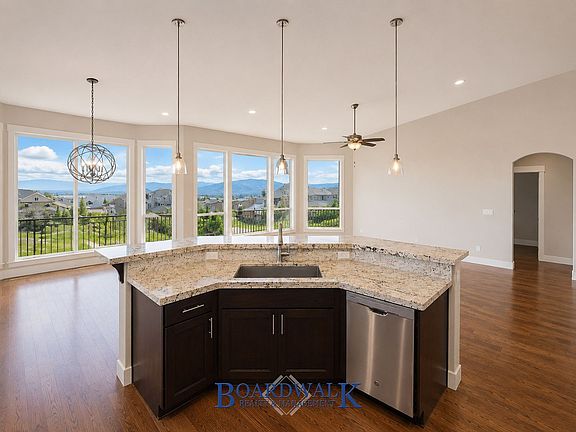 4th image of 793 W Valley View Way