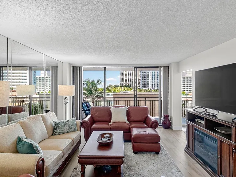 3400 N Ocean Dr #405 — Photo 11
