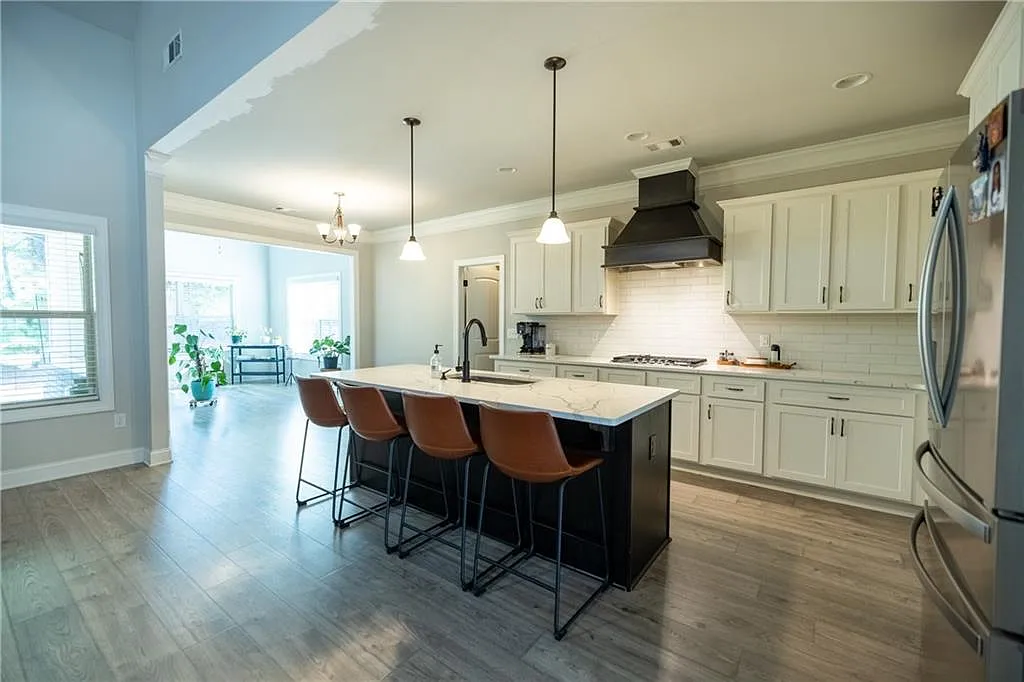 4 bed, 3.0 bath, 2699 sqft, $2,700 — Photo 4
