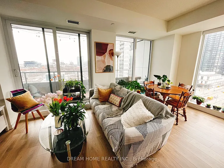 225 Sumach St S #905 — Photo 10