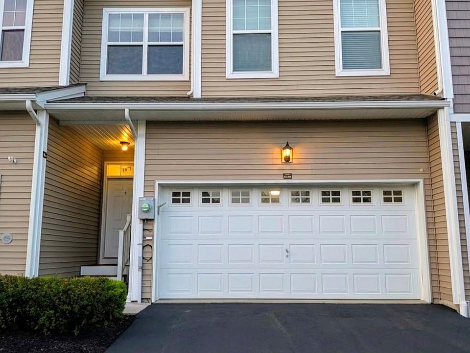 1st image of 3 Cedar Hill Dr