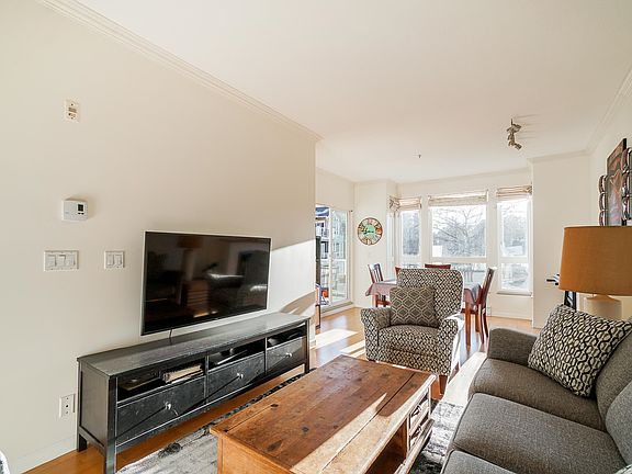 5th image of 14 E Royal Ave #407