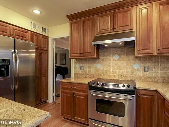 5th image of 9618 Woodedge Dr