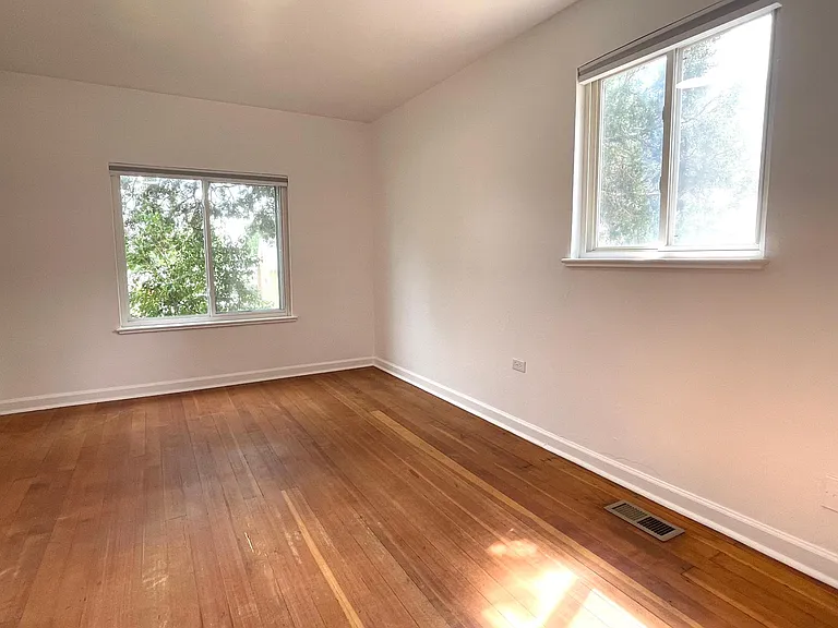 4895 Beach Ct — Photo 11