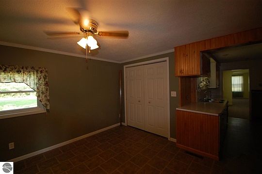 3rd image of 104 W Wright St