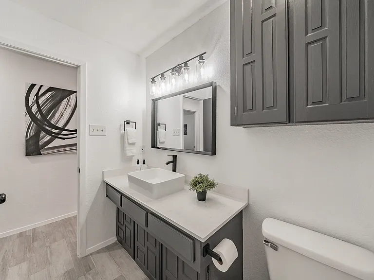 8901 Thompson Cir — Photo 30