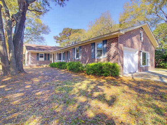 3rd image of 1240 Oakcrest Dr