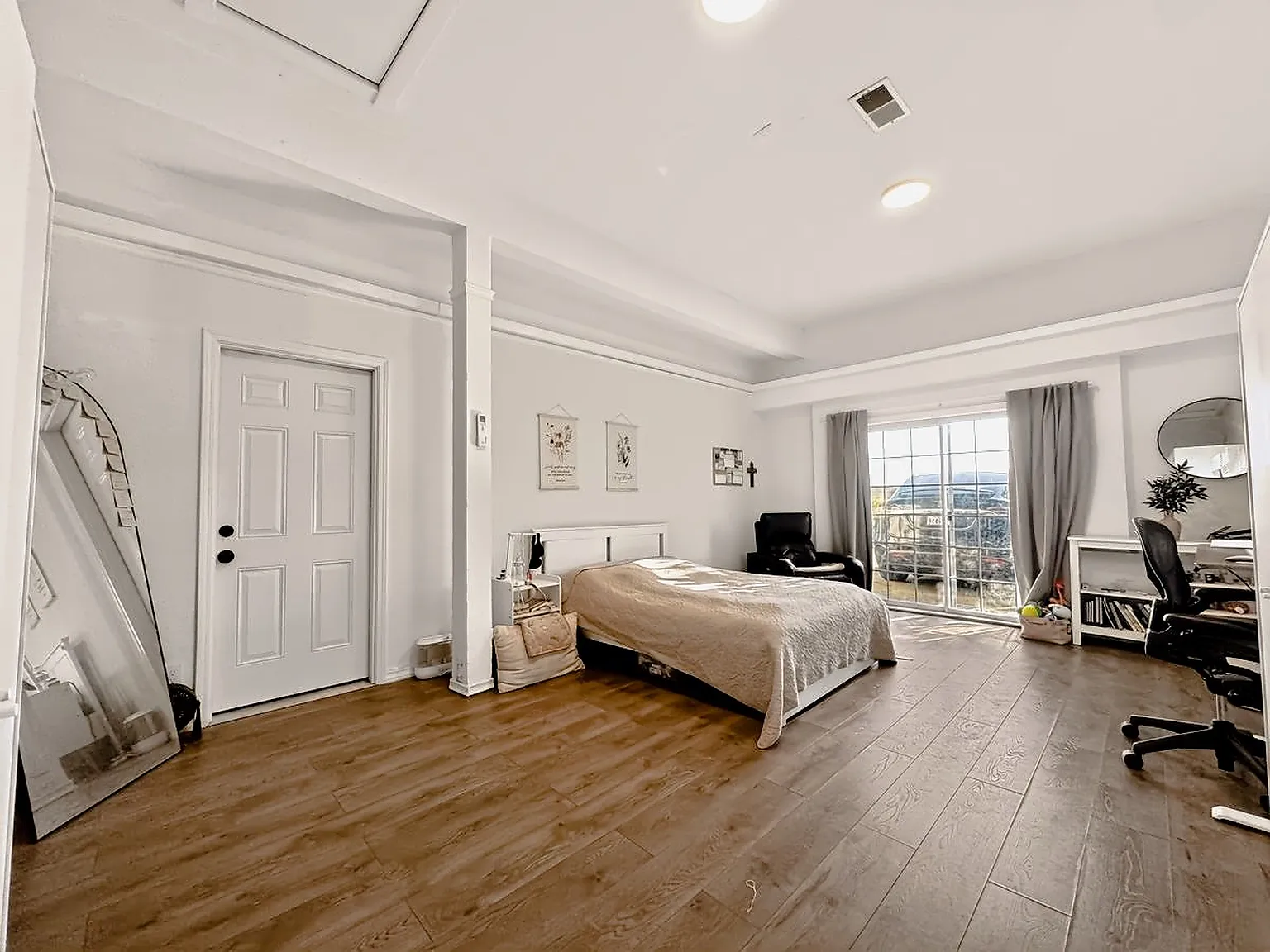 1 bed, 628 sqft, $2,500 — Photo 3