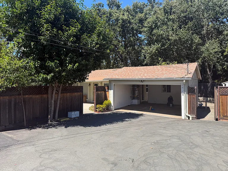 2428 Walnut Blvd — Photo 1