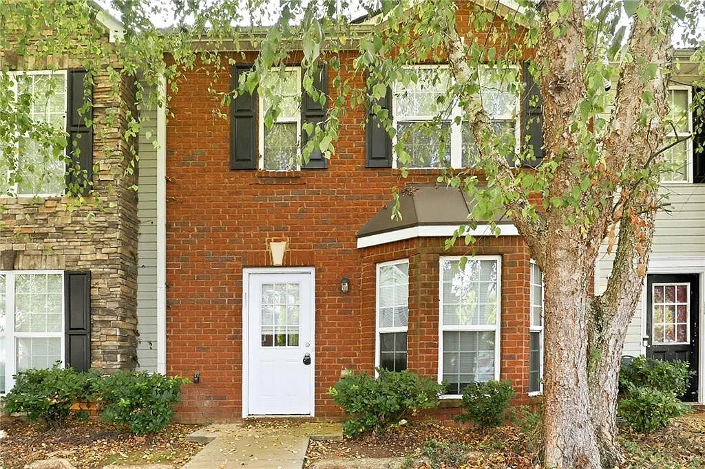 3 bed, 2.5 bath, 1500 sqft, $1,505 — Photo 1