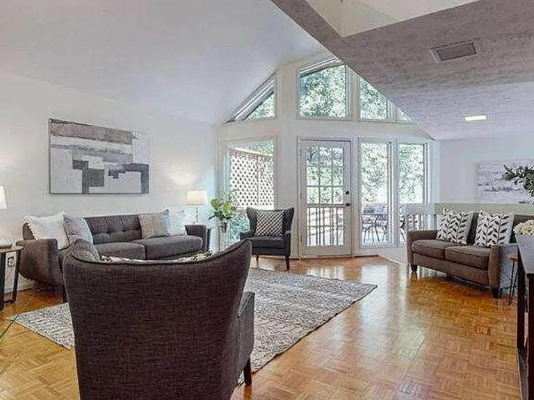 2355 Virginia Pl NE — Photo 1