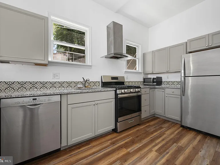 305 Main St #5 — Photo 14