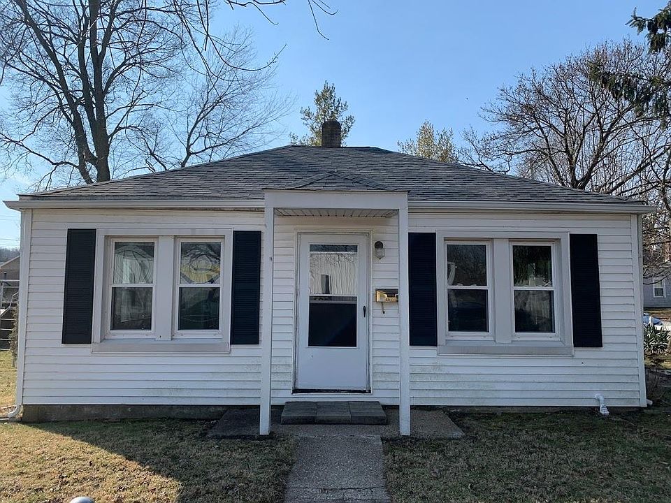 1st image of 404 E 7th St