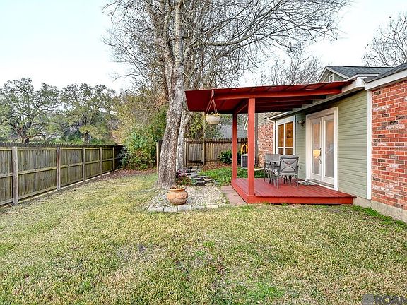 2nd image of 210 Meadow Bend Dr