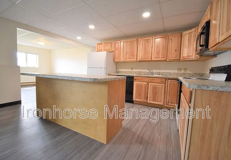 801 W Villard St #30 — Photo 6