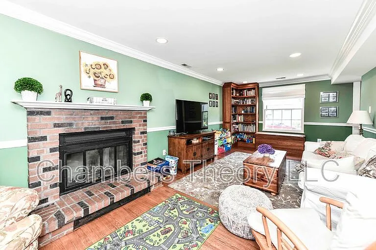 123 S Dickenson Ave — Photo 8