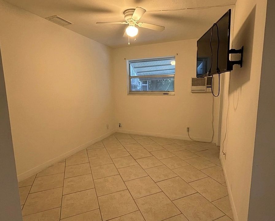 1st image of 49 SW 11th St APT 2