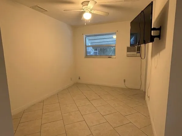 49 SW 11th St, Dania, FL