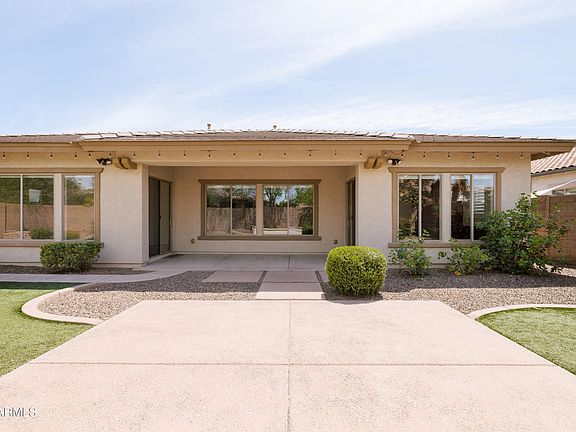 4th image of 372 W ASTER Drive