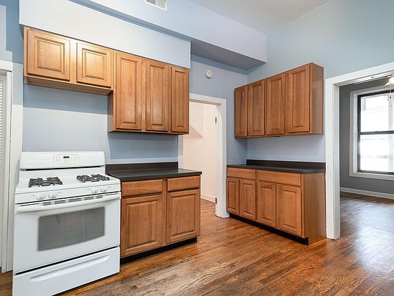 4th image of 1449 N Artesian Ave #1R