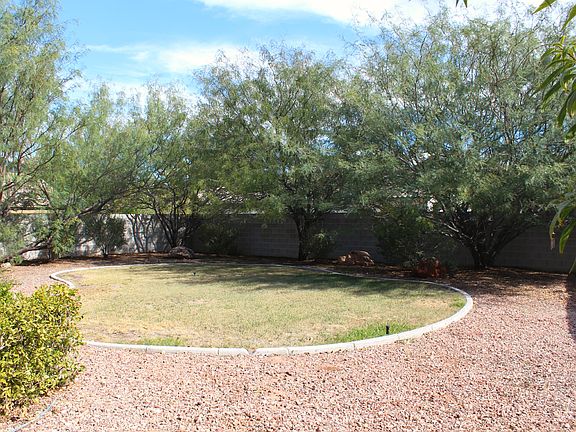 Large lot, approx 1/4 acre