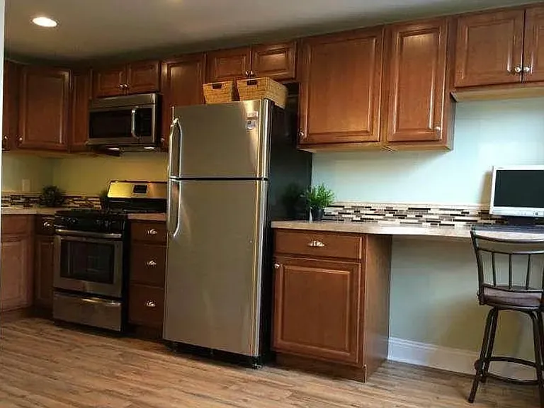 232 W Wyncliffe Ave — Photo 9