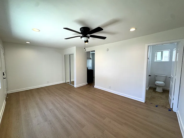5907 Cahuenga Blvd #2 — Photo 8
