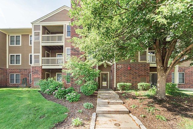 1st image of 212 Glengarry Dr APT 206