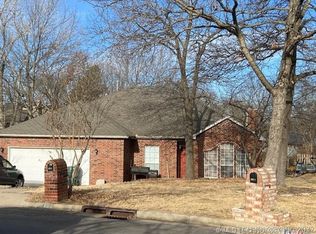 6912 Silver Oak Pl, Tulsa, OK 74107